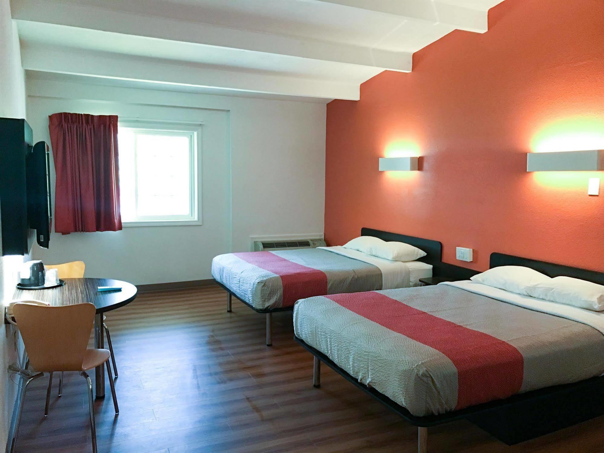 Motel 6-Holyoke, Ma Вестфілд Екстер'єр фото
