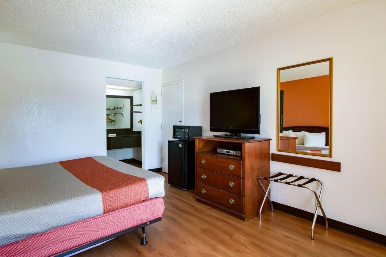 Motel 6-Holyoke, Ma Вестфілд Екстер'єр фото